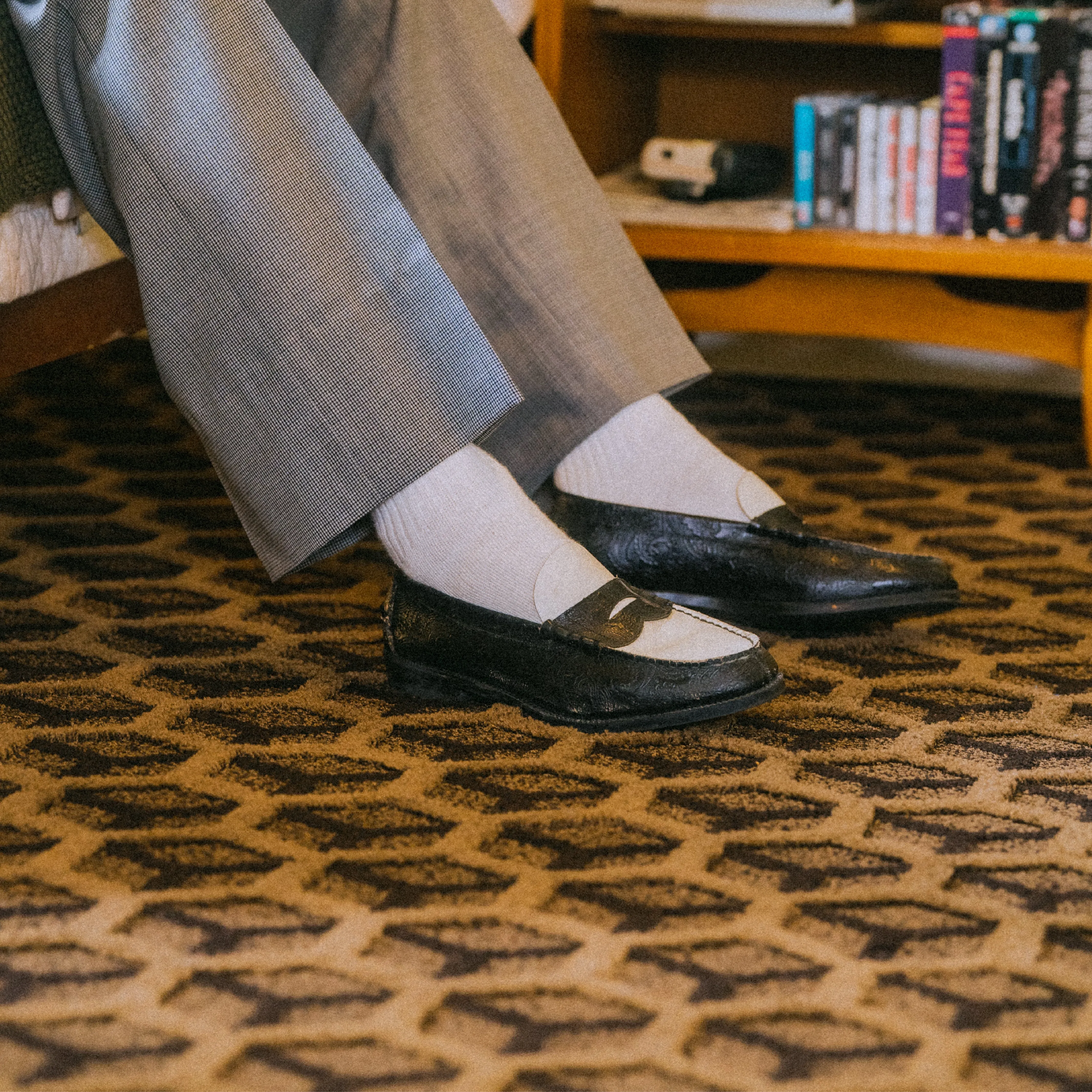 【B-Grade】MENS EMBOSSED LOAFERS / WHITE BLACK PAISLEY