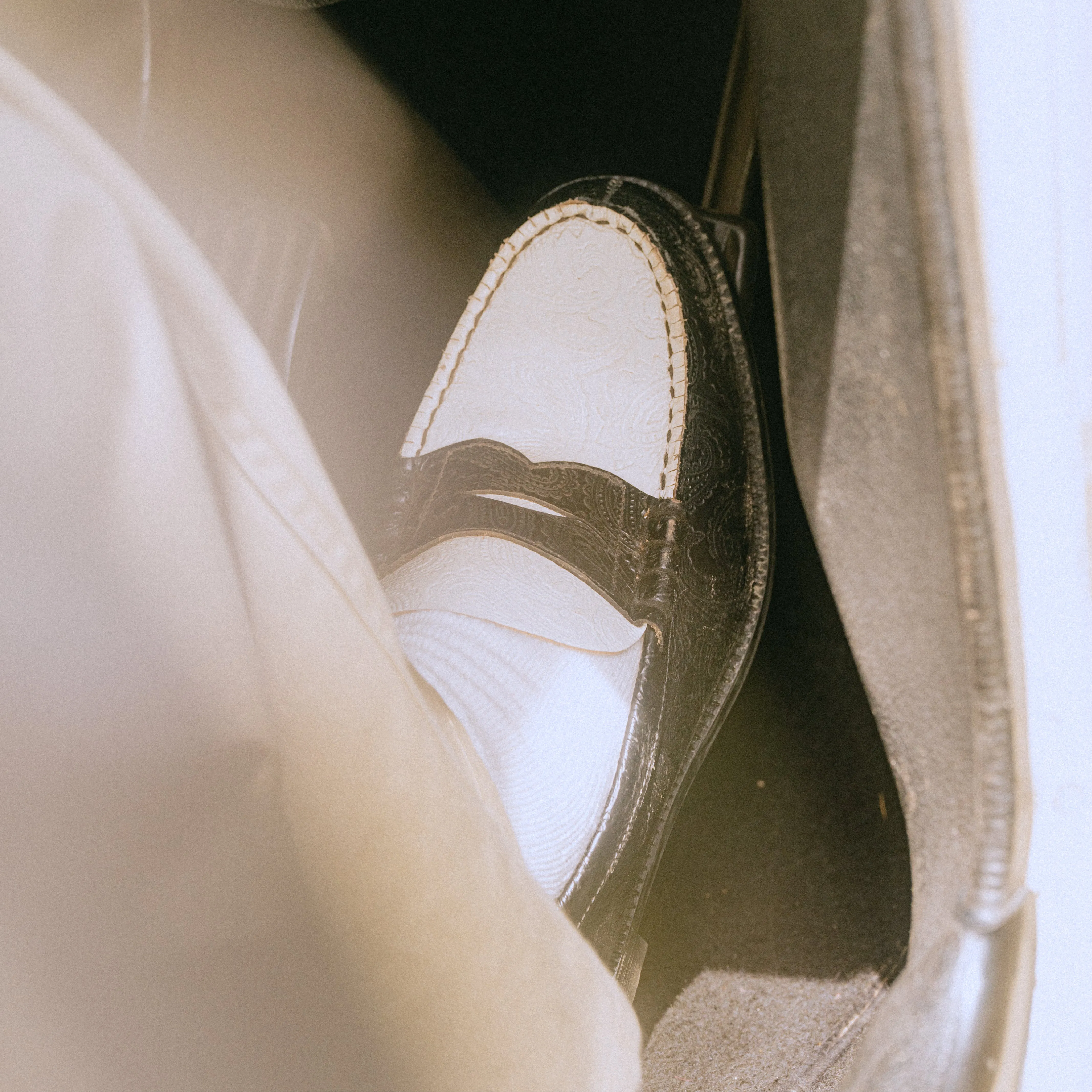 【B-Grade】MENS EMBOSSED LOAFERS / WHITE BLACK PAISLEY