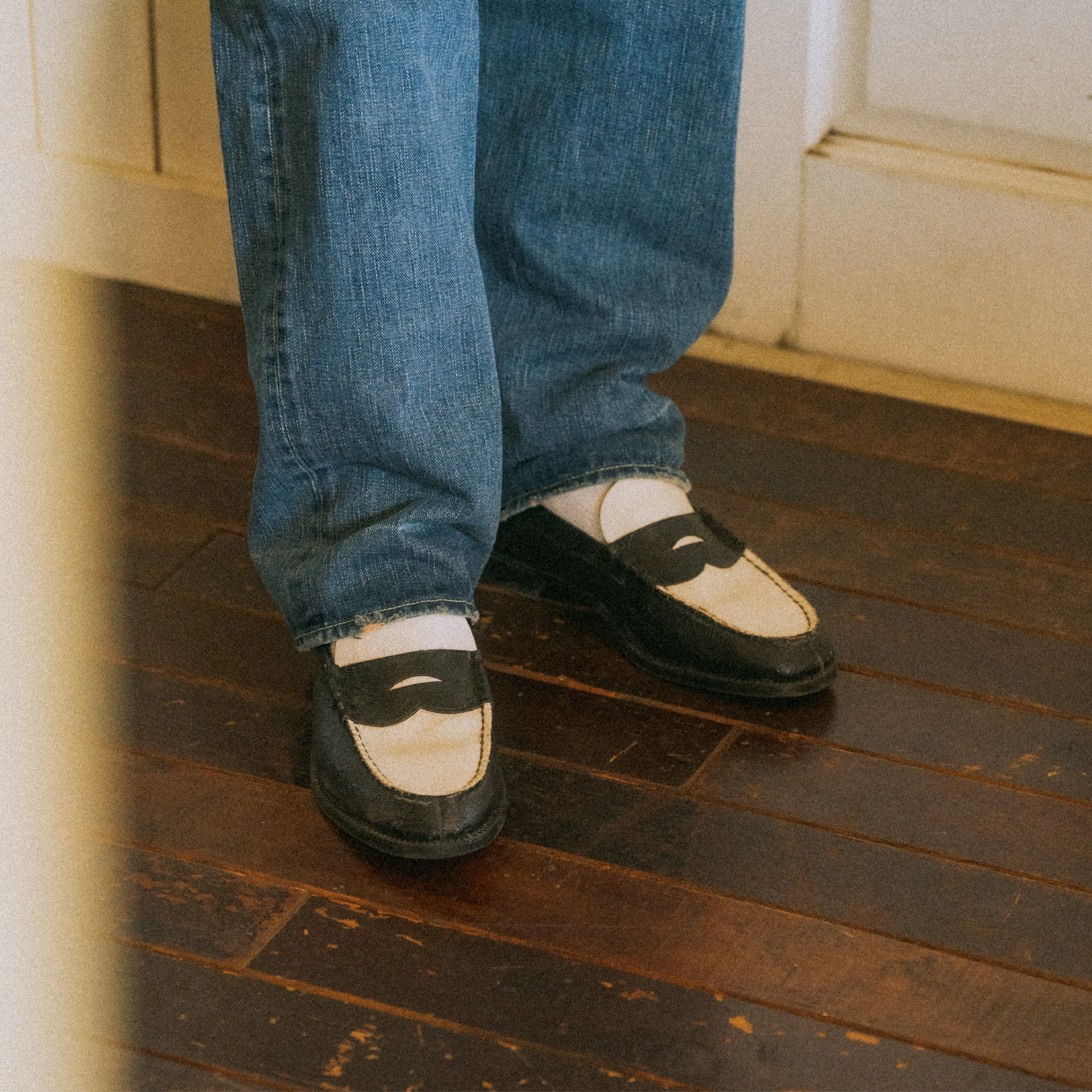 【B-Grade】MENS EMBOSSED LOAFERS / WHITE BLACK PAISLEY
