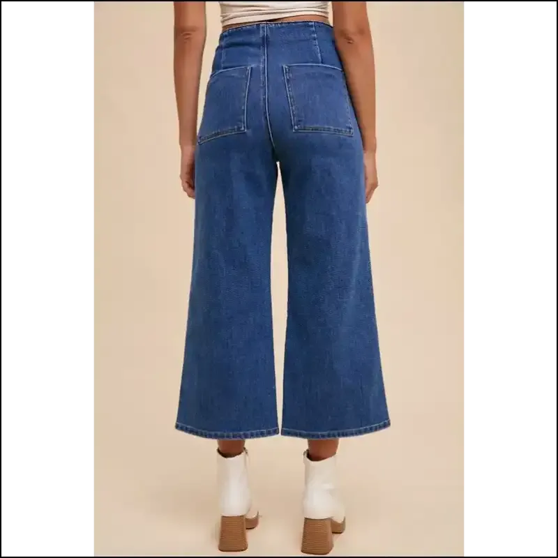 Button Fly High Waist Jeans: where Curves Party and Confidence Struts 🎉
