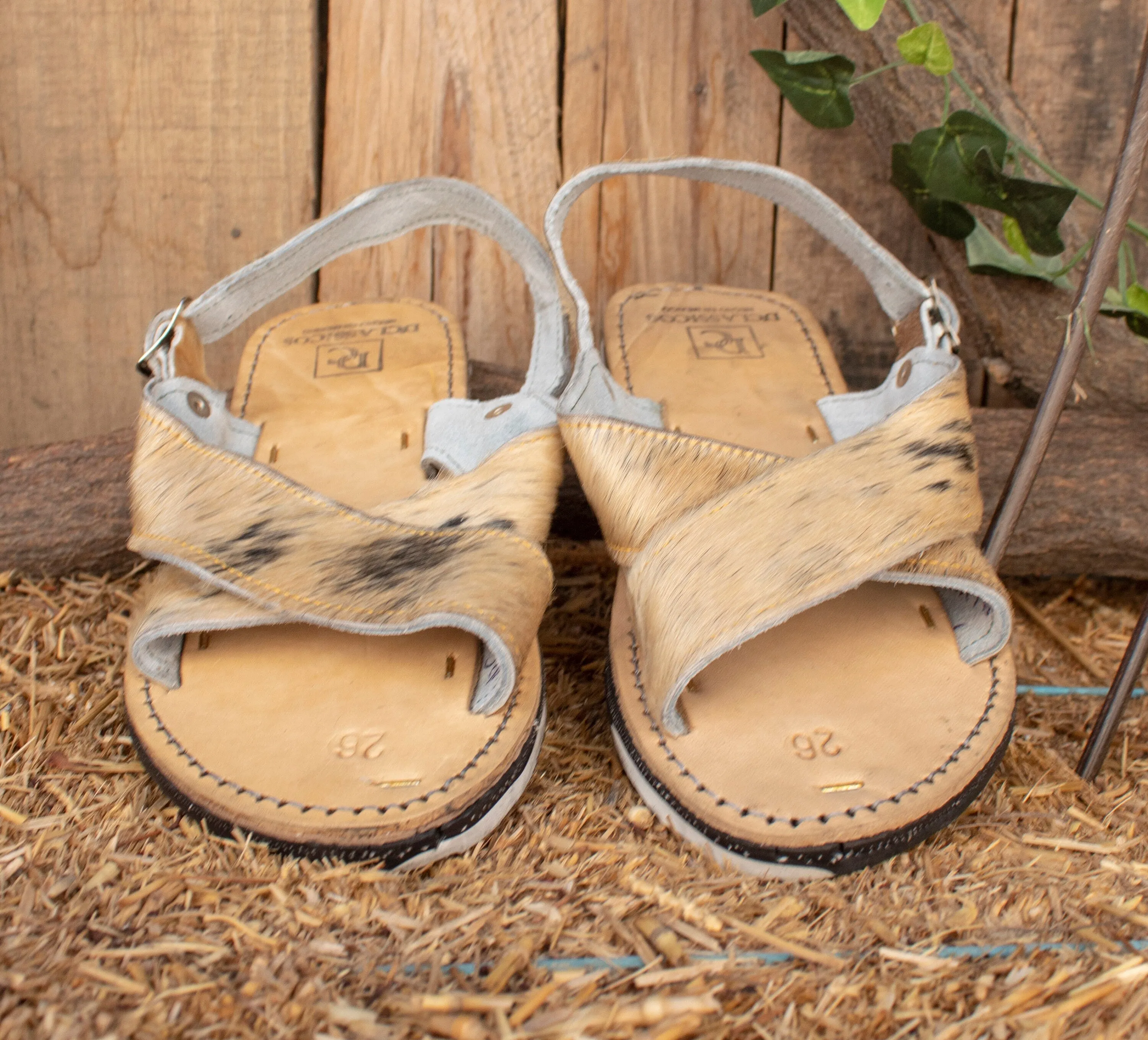 MENS LEATHER 2 strap COWHAIR mexican sandals with tire sole Size 7 Huarache pelo de vaca
