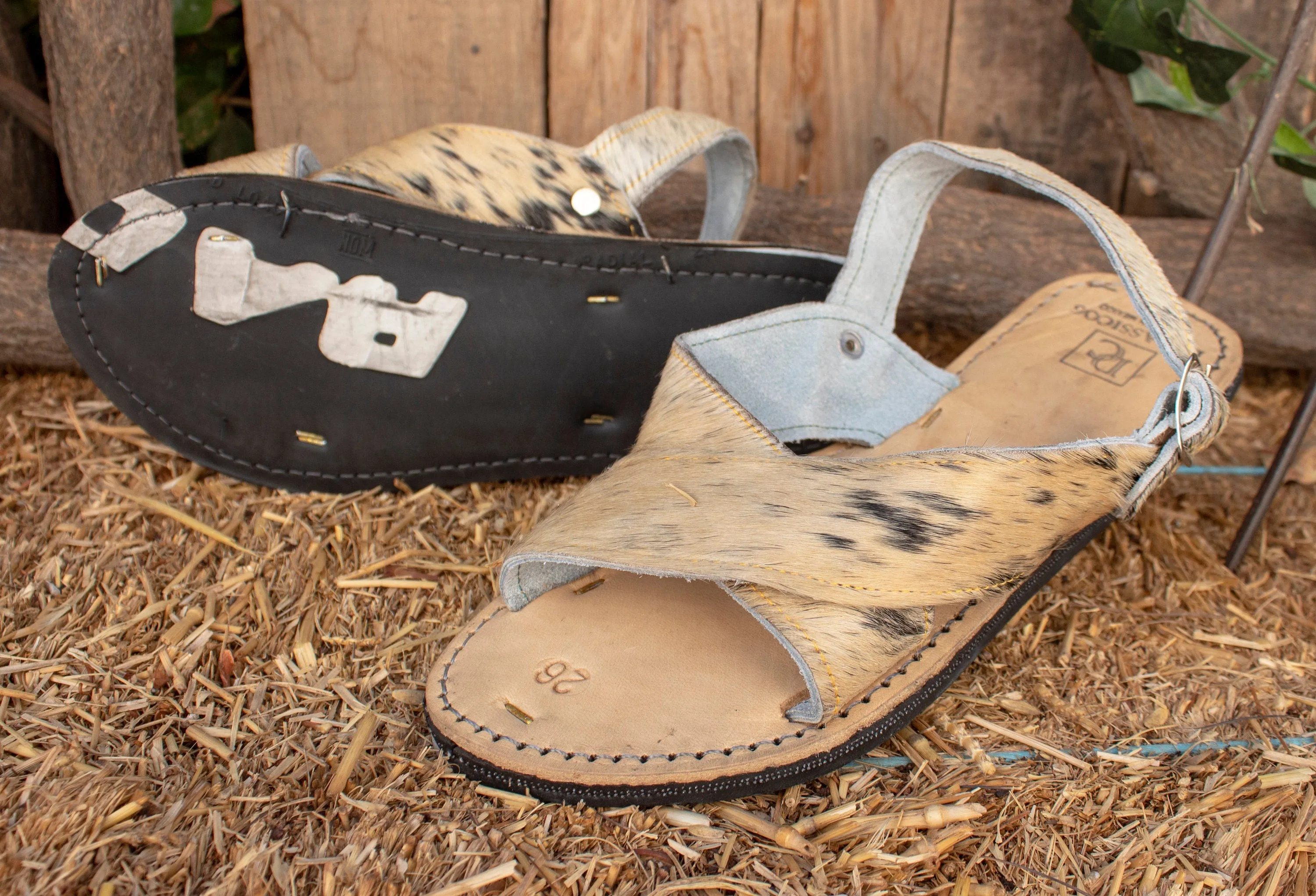 MENS LEATHER 2 strap COWHAIR mexican sandals with tire sole Size 7 Huarache pelo de vaca