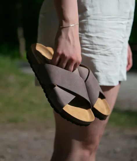 Sandgrens Soria Criss-Cross Cork Sandal in Walnut Brown