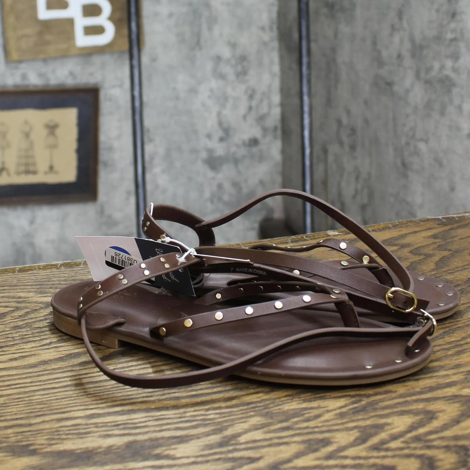 Universal Thread Womens Nikki Studded Thong Sandals 89998544 Brown 7M