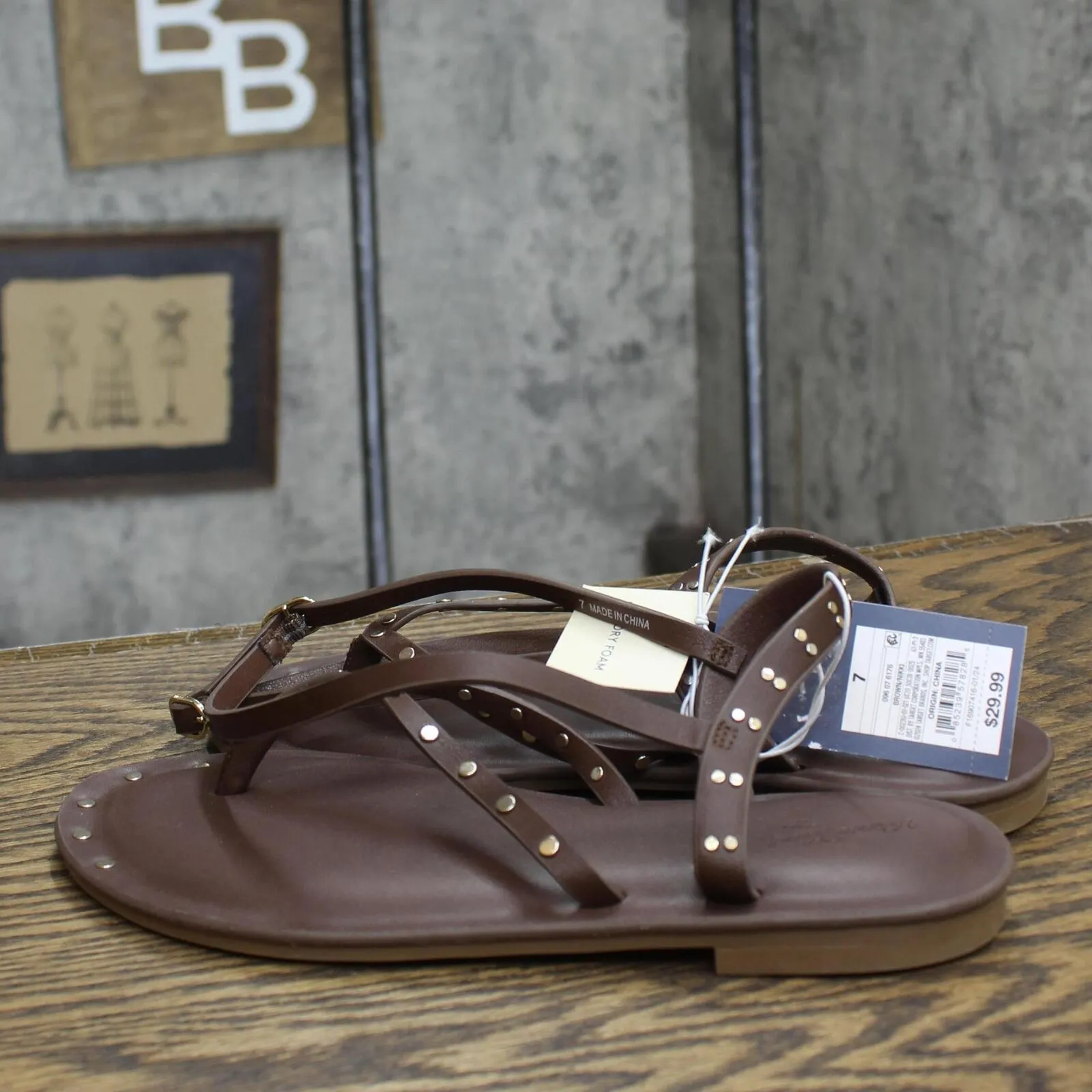 Universal Thread Womens Nikki Studded Thong Sandals 89998544 Brown 7M