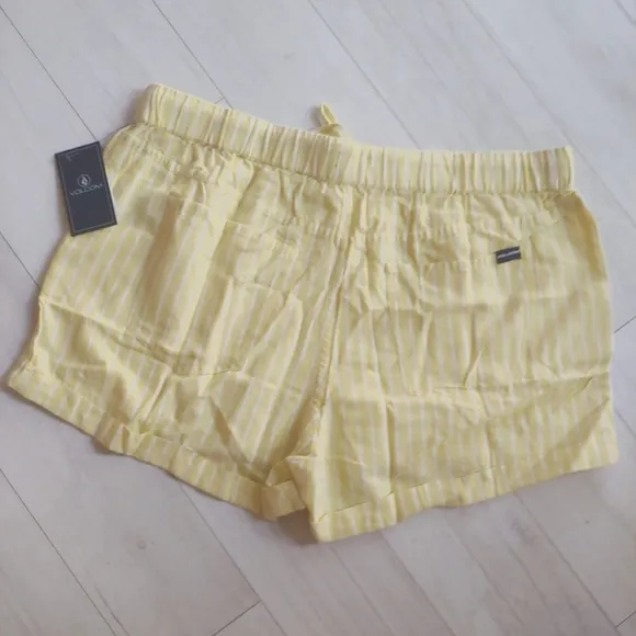 VOLCOM NEW Sunday Strut Shorts Citron