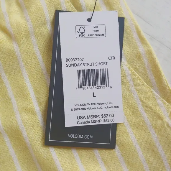VOLCOM NEW Sunday Strut Shorts Citron
